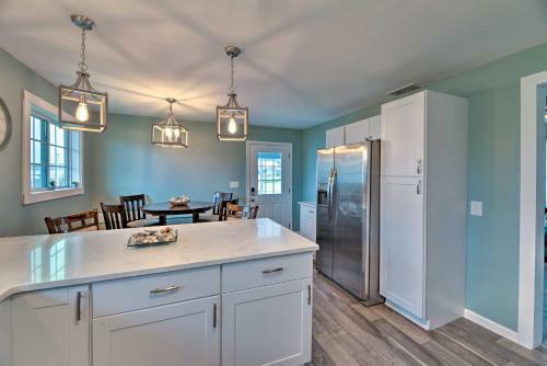 Cozy Crab Shack With Porch In Atlantic Beach!