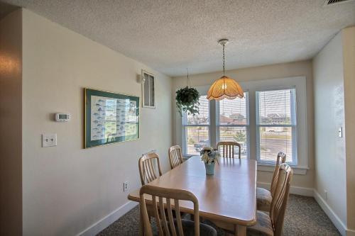 41057-2 Hwy 12 Islander Condo