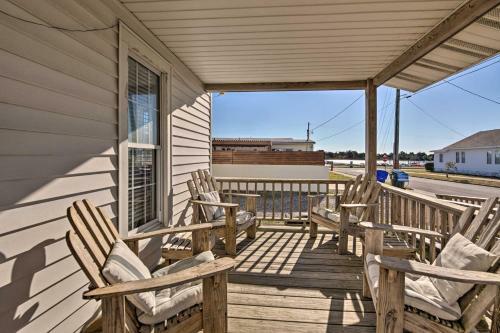 Charming Retreat With Water View, Walk To Downtown