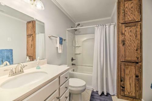 Charming Retreat With Water View, Walk To Downtown