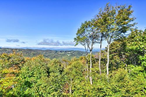 House Of Views In Beech Mountain With Hot Tub, Deck