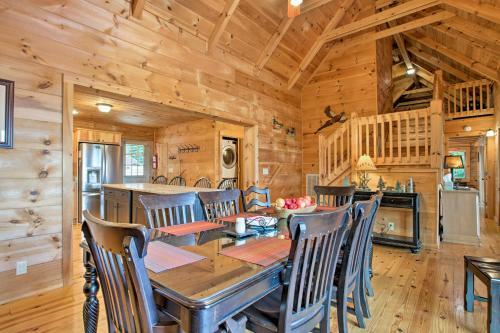 House Of Views In Beech Mountain With Hot Tub, Deck