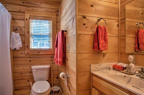House Of Views In Beech Mountain With Hot Tub, Deck