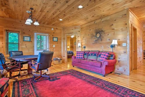 House Of Views In Beech Mountain With Hot Tub, Deck