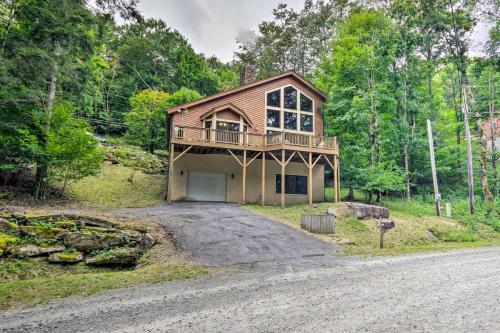 Lavish Beech Mountain Ski Cabin With Hot Tub!