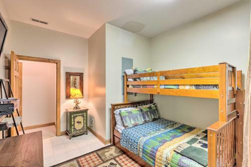 Lavish Beech Mountain Ski Cabin With Hot Tub!