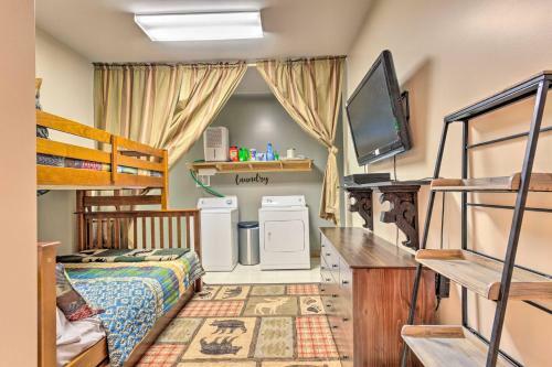 Lavish Beech Mountain Ski Cabin With Hot Tub!