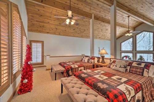 Lavish Beech Mountain Ski Cabin With Hot Tub!