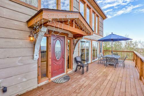 Getaway With Game Room And Views - 3 Mi To Beech Mtn!