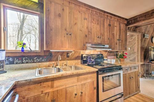 Rustic-chic Home With Deck 1 Mi To Ski Resort