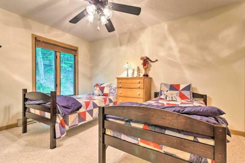 Warm Wooded Cabin With 2-story Deck And Mtn Views!