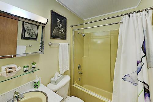 1682 Connestee Trl Cottage