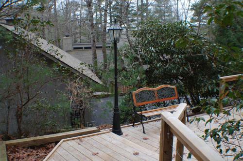 Deluxe Lakefront Mtn Escape With Club Amenities