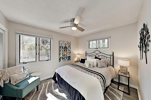 Spacious Lakefront Home - Pool, Tennis & Golf Home