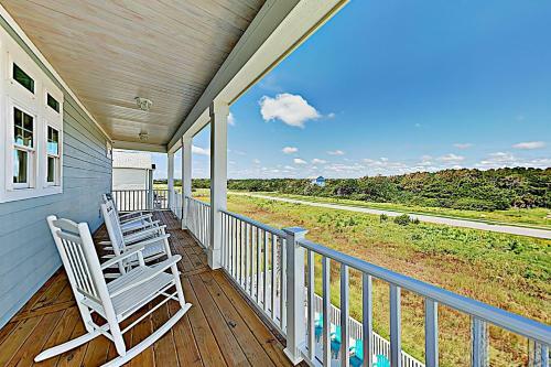 Chic Coastal Home With Pool, Ocean Views, Near Beach Home