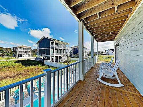 Chic Coastal Home With Pool, Ocean Views, Near Beach Home