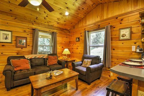 Fox Creek Hillside Cabin With Hot Tub And Fire Pit!