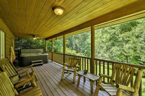 Fox Creek Hillside Cabin With Hot Tub And Fire Pit!