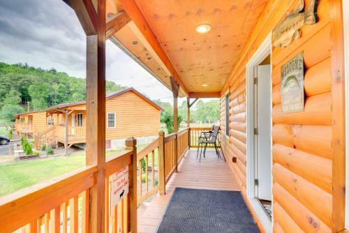 Cozy Cabin On Tuckasegee River - Near Tsali!