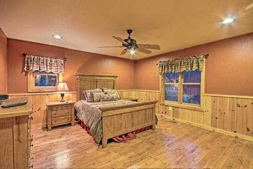 Southern Comfort Cabin With Hot Tub And Pool Table