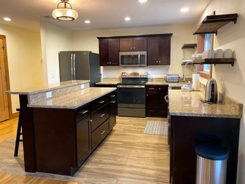 Bear's Den - Papa Bear Home