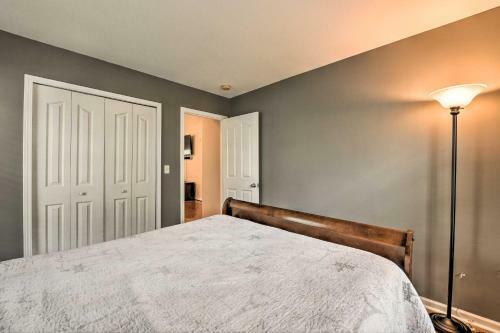 Pet-friendly Retreat With Yard About 8 Mi To Dtwn!