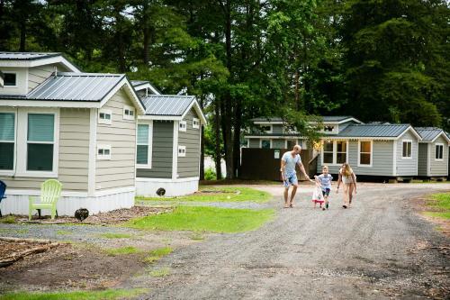 Waterfront Studio With Private Porch #13 At Long Cove Resort