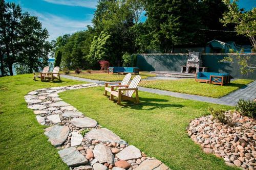 Waterfront Studio With Private Porch #13 At Long Cove Resort