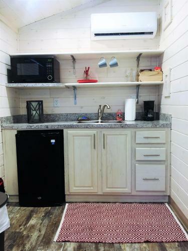 Waterfront Studio With Private Porch #13 At Long Cove Resort