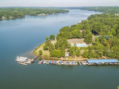 Lakefront Property Two Bedroom #37 At Long Cove Resort