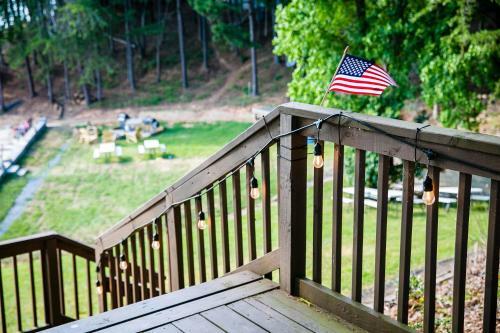 Lakefront Property Two Bedroom #37 At Long Cove Resort