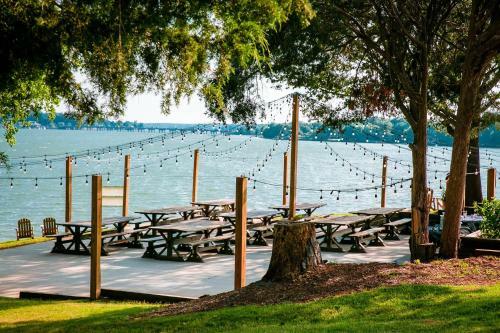 Lakefront Property Two Bedroom #37 At Long Cove Resort