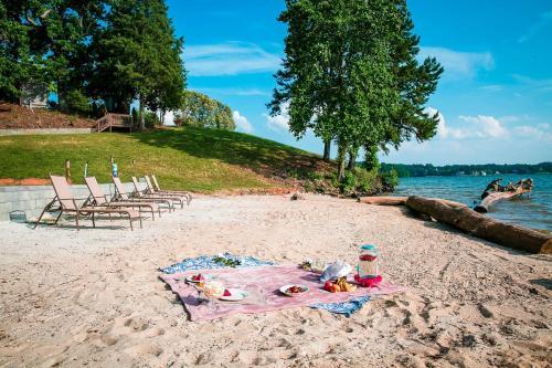 Lakefront Property Two Bedroom #37 At Long Cove Resort