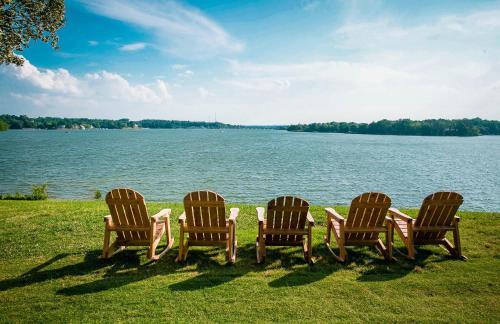 Lakefront Property Two Bedroom #37 At Long Cove Resort