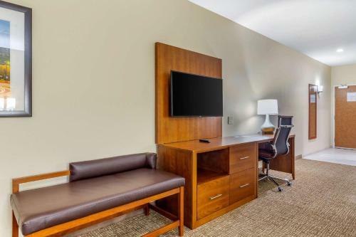 Hotel Comfort Suites Greensboro Airport