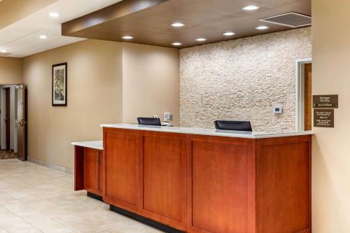 Hotel Comfort Suites Greensboro Airport
