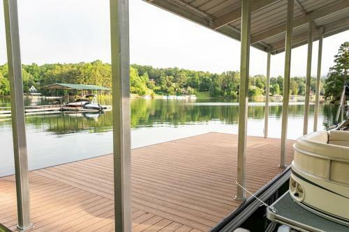 The Bear Den Chatuge Awesome Waterfront Sleeps 13