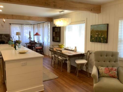 Lower Lake Cottage