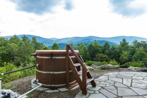 Mountain-view Cabin Retreat With Hot Tub & Firepit Cabin
