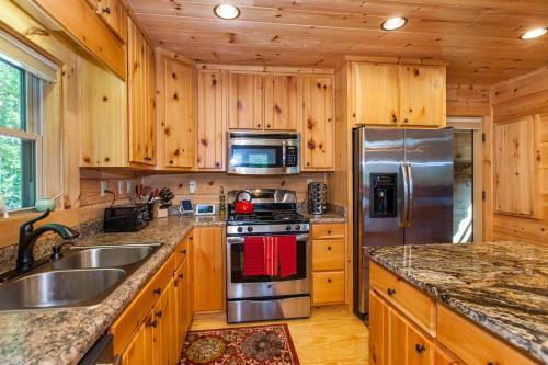 Mountain-view Cabin Retreat With Hot Tub & Firepit Cabin