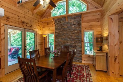 Mountain-view Cabin Retreat With Hot Tub & Firepit Cabin