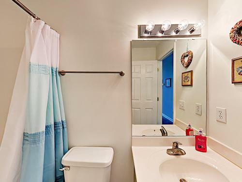 Apartamento New Listing! Pelican Perch - Walk To Beach Home
