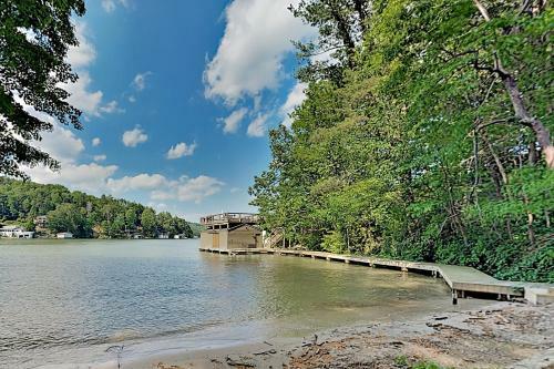 Brand-new Lakefront Retreat With Boathouse Home