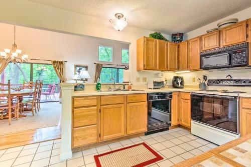 Lake Toxaway Cabin With Fire Pit - 1mi To Marina