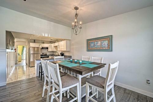 Sunny Townhome With Marsh Views And Walk To Beach