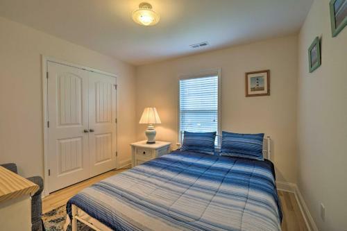 Modern Oak Island Home, 1 Mile To The Beach!
