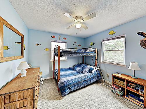 New Listing! Coastal Home With Pool, Walk To Beach Home