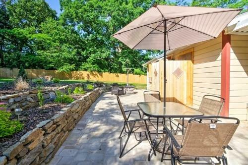 Remodeled Swannanoa Cottage With Sauna, Yardandfire Pit
