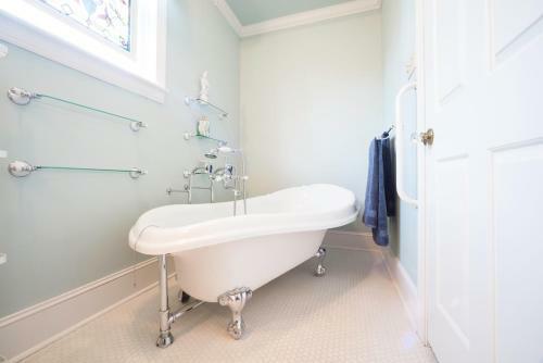 Lions Gate B&B