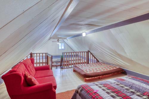 1 Bed 1 Bath Vacation Home In Sylva